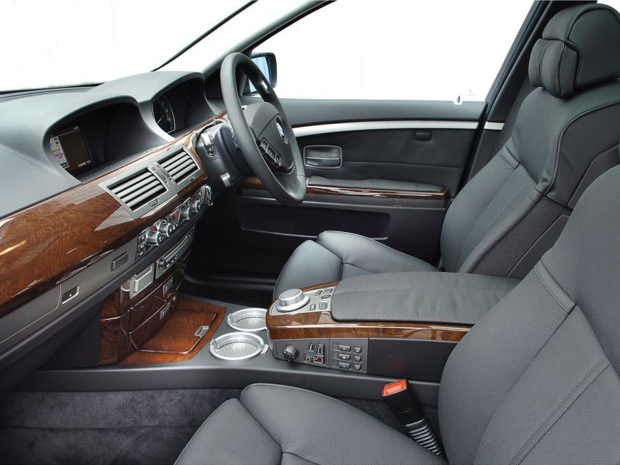  BMW 750Li 2005 года  (UK) (фото 2 из 8)
